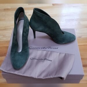 New $895 Size 35.5 Gianvito Rossi Vamp Avocado Green Suede Ankle Boots Pumps